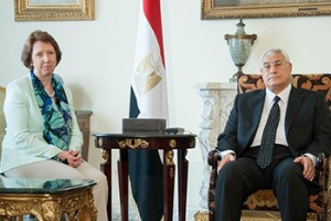 Catherine Ashton redouble d'efforts pour résoudre la crise en Égypte